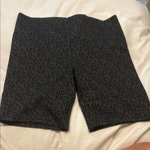 Black Leopard Print Shorts size Large
